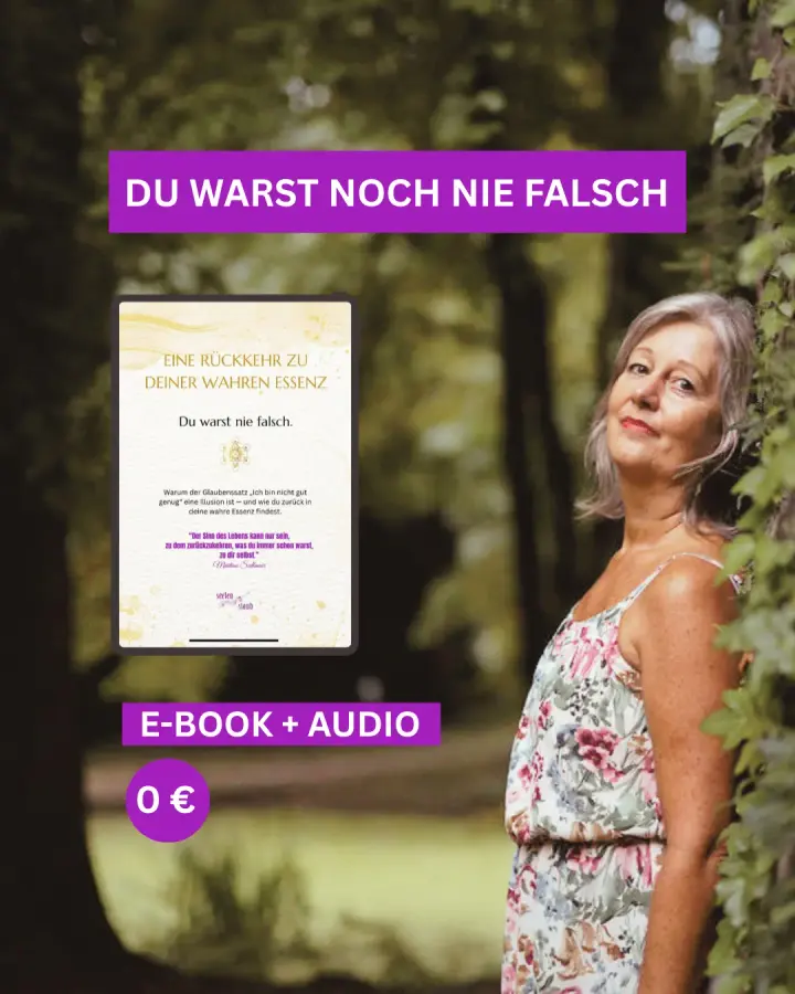 E-Book „Du warst noch nie falsch“ mit Audio, daneben Martina Sedlmair im Park